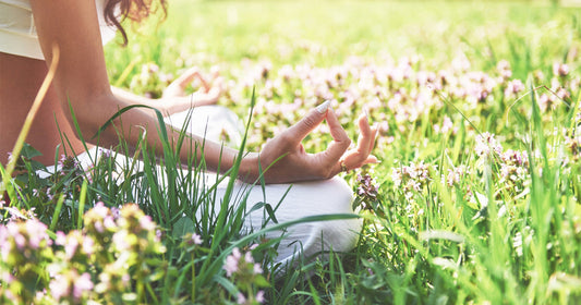 ¿Cómo renovar tu energía a través del yoga en primavera-verano?